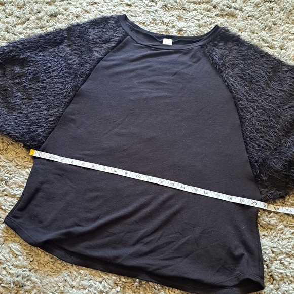 7th Ray | Black bat wing fuzzy arms women's crew neck sweater - Picture 7 of 9